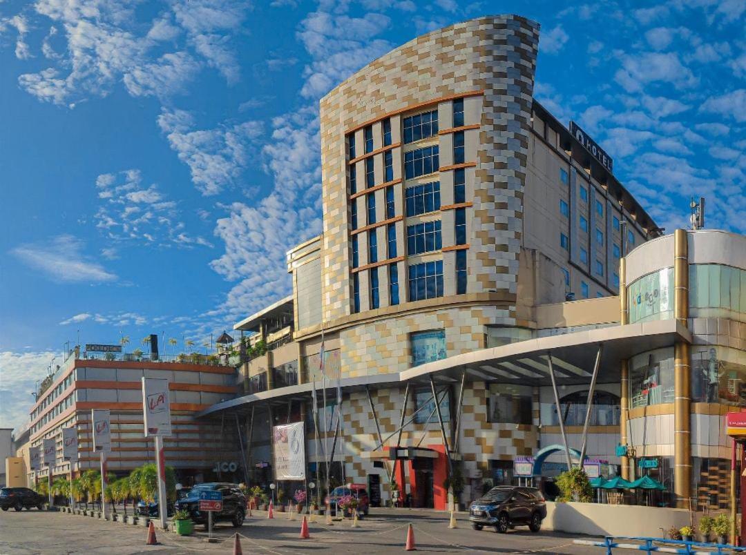 Grand Qin Hotel Banjarbaru Ngoại thất bức ảnh