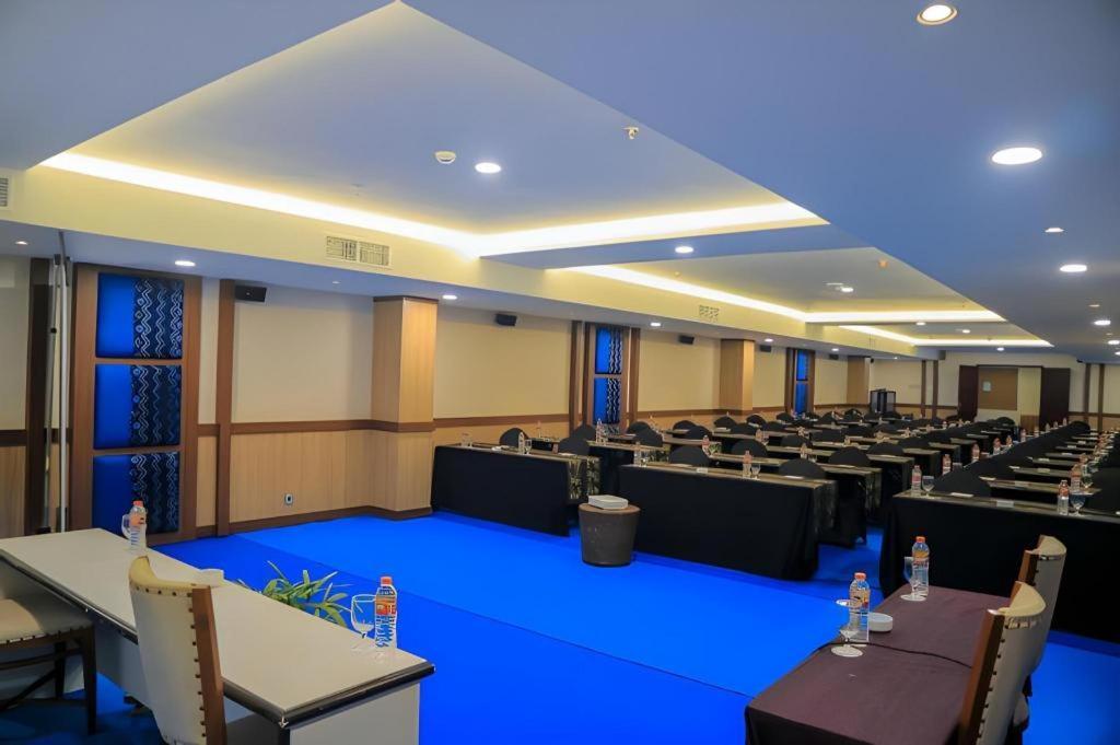 Grand Qin Hotel Banjarbaru Ngoại thất bức ảnh