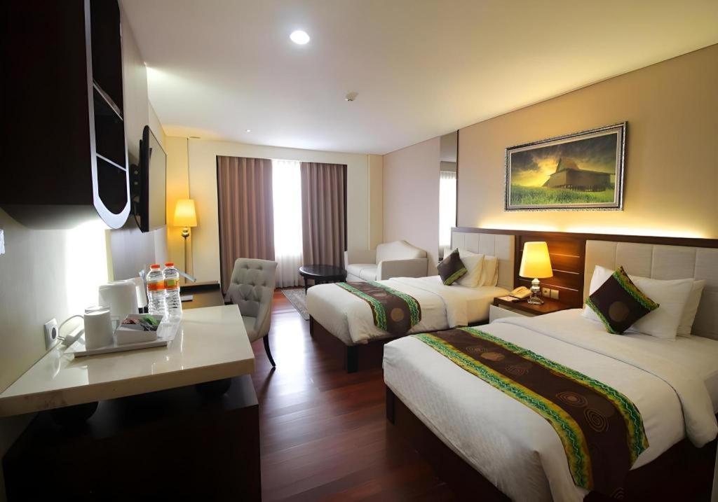 Grand Qin Hotel Banjarbaru Ngoại thất bức ảnh