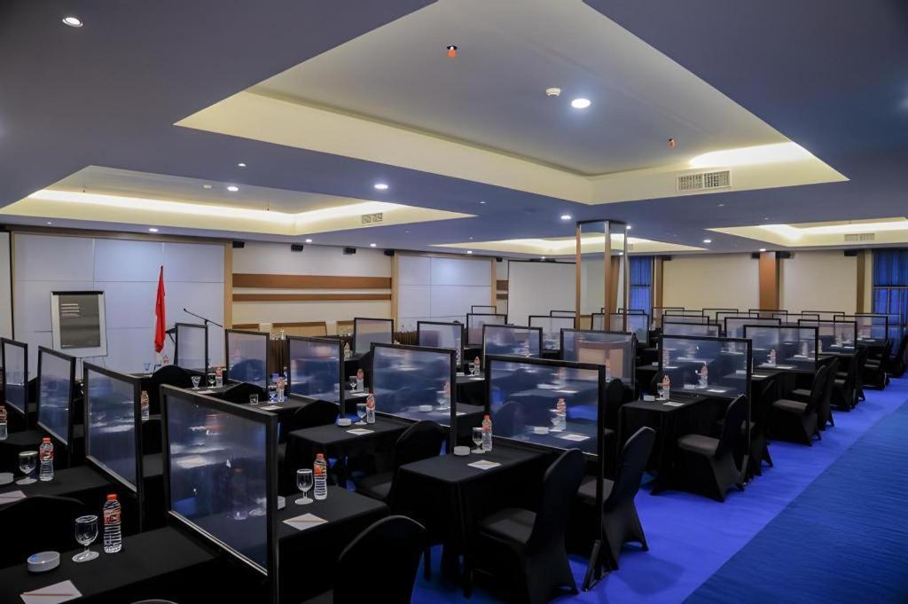 Grand Qin Hotel Banjarbaru Ngoại thất bức ảnh