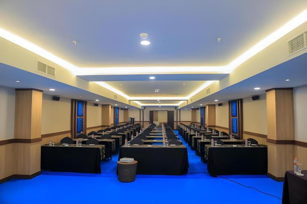 Grand Qin Hotel Banjarbaru Ngoại thất bức ảnh