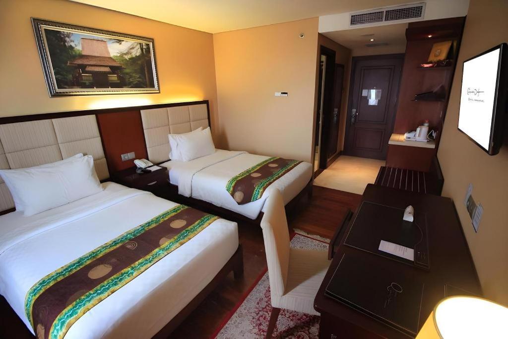 Grand Qin Hotel Banjarbaru Ngoại thất bức ảnh