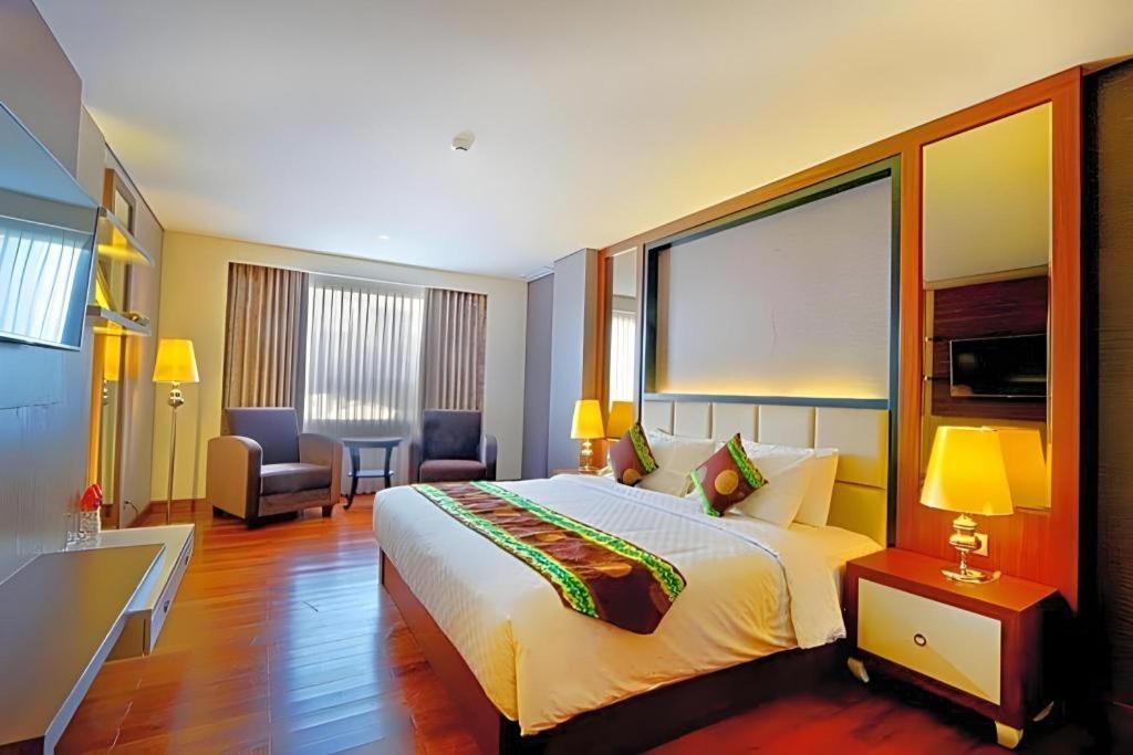 Grand Qin Hotel Banjarbaru Ngoại thất bức ảnh