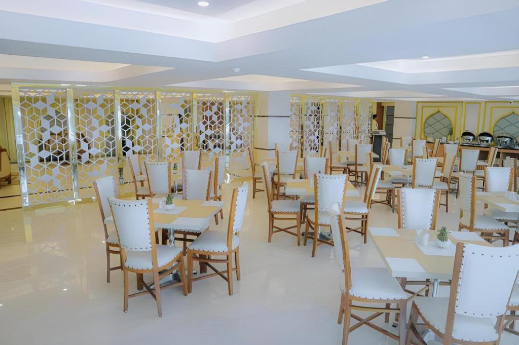 Grand Qin Hotel Banjarbaru Ngoại thất bức ảnh