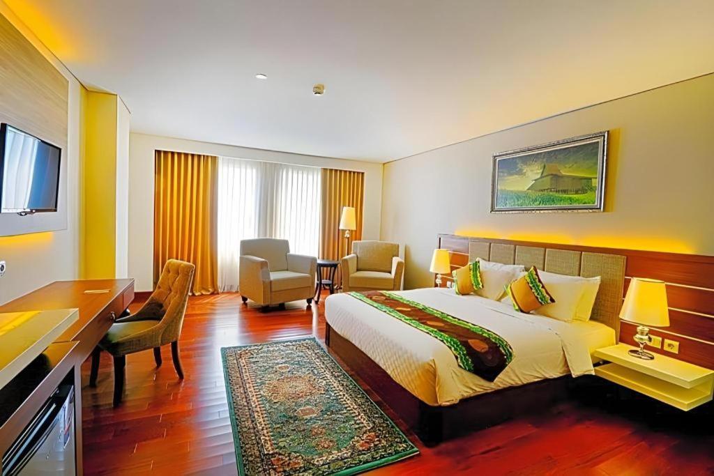 Grand Qin Hotel Banjarbaru Ngoại thất bức ảnh