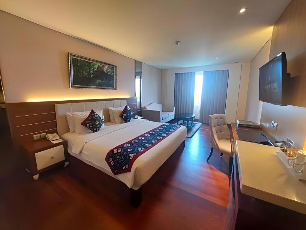 Grand Qin Hotel Banjarbaru Ngoại thất bức ảnh