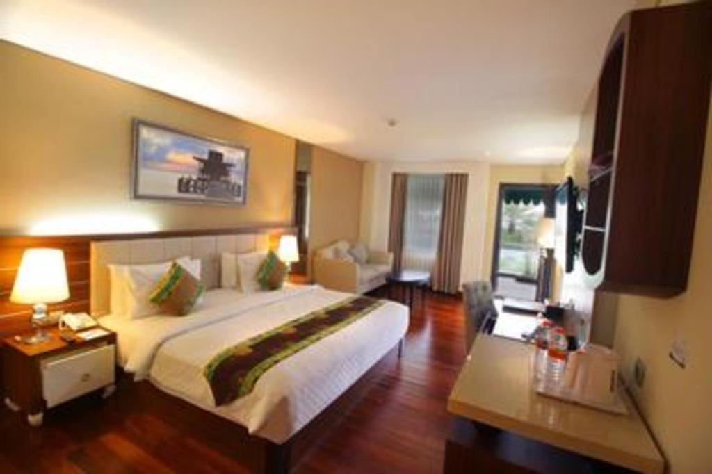 Grand Qin Hotel Banjarbaru Ngoại thất bức ảnh
