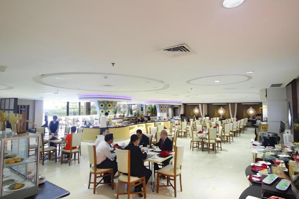 Grand Qin Hotel Banjarbaru Ngoại thất bức ảnh
