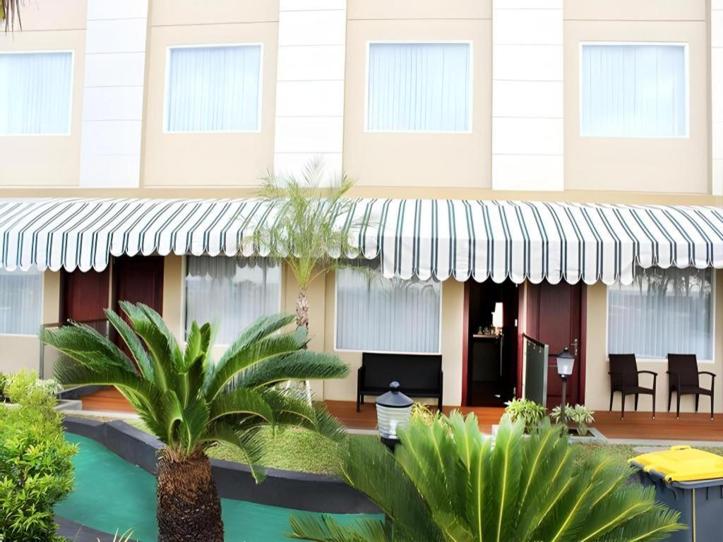 Grand Qin Hotel Banjarbaru Ngoại thất bức ảnh