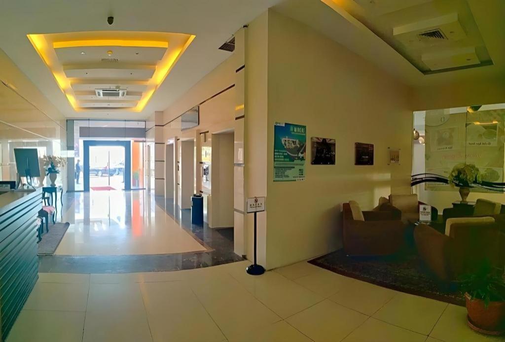 Grand Qin Hotel Banjarbaru Ngoại thất bức ảnh