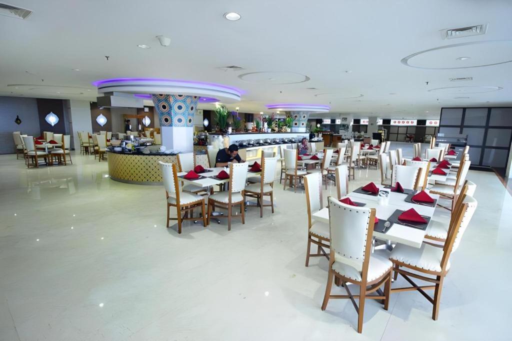 Grand Qin Hotel Banjarbaru Ngoại thất bức ảnh